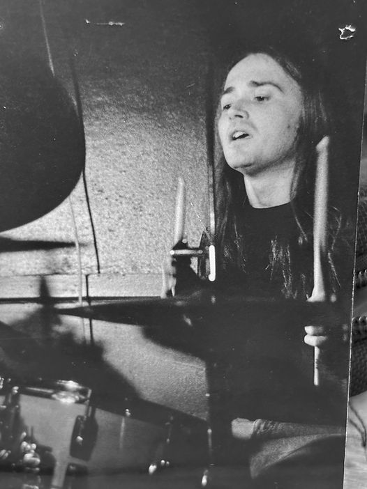 Rostulara drummer performing